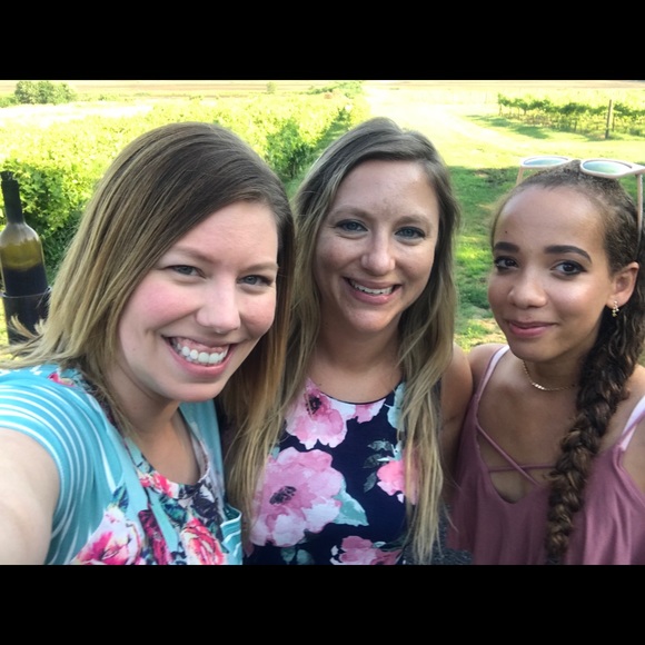 Meet your Posher, Nichole - Picture 5 of 8